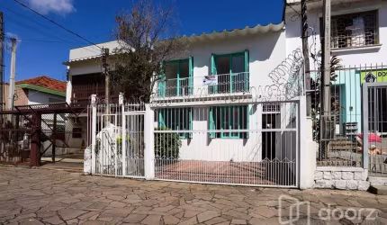 Casa com 5 quartos à venda na Rua Bernardo Pires, 81, Santana, Porto Alegre, 253 m2 por R$ 595.000