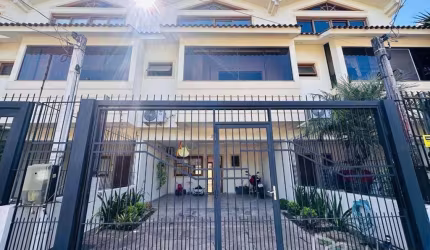 Casa com 3 quartos à venda na Rua Fernando Jorge Schneider, 293, Hípica, Porto Alegre, 215 m2 por R$ 699.000