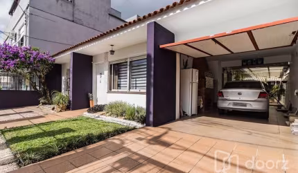 Casa com 3 quartos à venda na Rua Ministro Oliveira Lima, 405, São Sebastião, Porto Alegre, 190 m2 por R$ 699.800