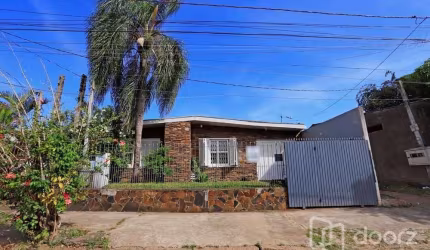 Casa com 3 quartos à venda na Rua Caetano La Porta, 75, Rubem Berta, Porto Alegre, 54 m2 por R$ 369.999
