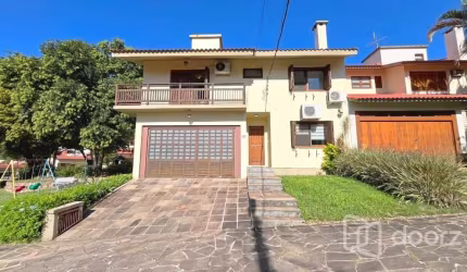 Casa em condomínio fechado com 3 quartos à venda na Praça São Caetano, 90, Teresópolis, Porto Alegre, 172 m2 por R$ 1.280.000