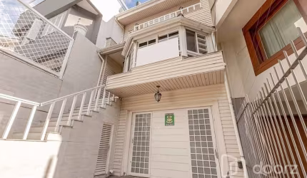 Casa com 3 quartos à venda na Rua Cananéia, 340, Chácara das Pedras, Porto Alegre, 349 m2 por R$ 1.240.000