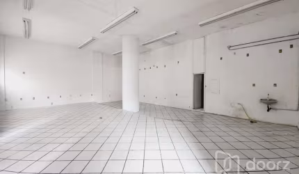 Ponto comercial à venda na Avenida Independência, 88, Centro Histórico, Porto Alegre, 81 m2 por R$ 410.000