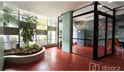 Apartamento com 2 quartos à venda na Praça Conde de Porto Alegre, 77, Centro Histórico, Porto Alegre, 49 m2 por R$ 239.900