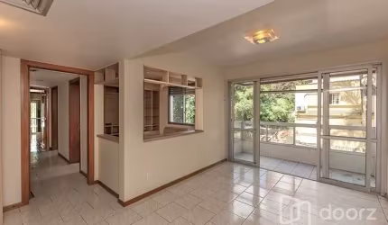 Apartamento com 3 quartos à venda na Avenida Cristóvão Colombo, 3038, Higienópolis, Porto Alegre, 108 m2 por R$ 557.000