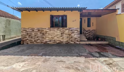 Casa com 3 quartos à venda na 9 de Março, 457, Vila Ipiranga, Porto Alegre, 300 m2 por R$ 580.000