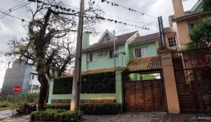 Casa com 3 quartos à venda na Rua Landel de Moura, 1199, Tristeza, Porto Alegre, 220 m2 por R$ 900.000