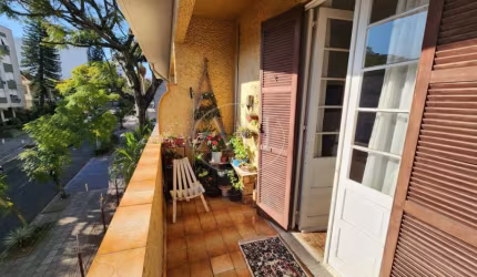 Amplo apartamento de 3 dormitórios bairro Petrópolis Porto Alegre / RS