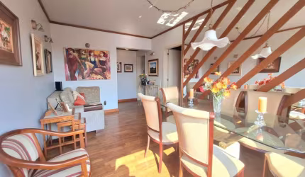 AMPLO APARTAMENTO DE 2 DORMITÓRIOS, MOBILIADO, VAGA DE GARAGEM COBERTA, ESTACIONAMENTO PARA VISITANTES, LOCALIZADO EM RUA PLANA E EM CONDOMÍNIO TRADICIONAL DO BAIRRO!!!
