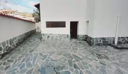 4QUARTOS+4VAGAS+LOTE DE 360M²