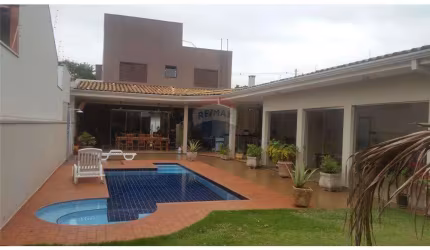 Casa sobrado com 3 suítes área de lazer
