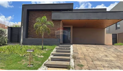 Linda Casa no Condomínio Alphaville 1 – Conforto, Estilo e Segurança para Sua Família!