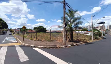 Terreno comercial a venda e aceita BTS direto com o proprietário, com 2100 m² pronto para construir.