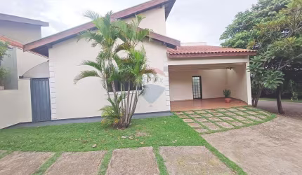 Casa de Condomínio com 4 Quartos e 3 banheiros para Alugar, 180 m²