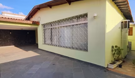 Casa com 3 quartos à venda na Cidade Alta, Piracicaba  por R$ 650.000