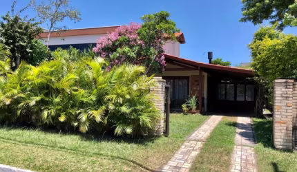 Casa com 3 quartos à venda na VITOR CARLOS NAUCK, 1041, Centro, Garopaba, 157 m2 por R$ 1.590.000