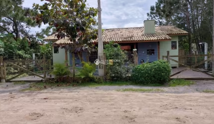 Casa com 8 quartos à venda na DOS CAMAROES, 3675, Praia da Ferrugem, Garopaba, 360 m2 por R$ 1.600.000