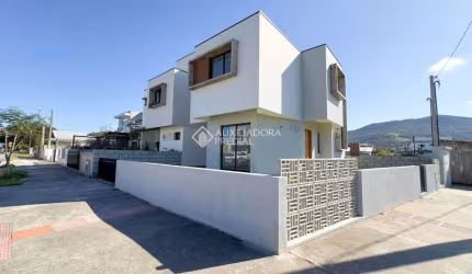 Casa com 3 quartos à venda na 06 De Janeiro, 490, Areais da Palhocinha, Garopaba, 95 m2 por R$ 697.000