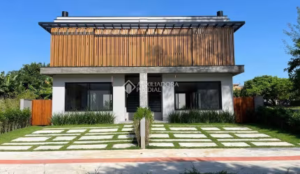 Casa com 3 quartos à venda na Vitor Carlos Nauck, 7886, Centro, Garopaba, 150 m2 por R$ 2.135.000