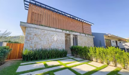 Casa com 3 quartos à venda na Vitor Carlos Nauck, 7785, Centro, Garopaba, 150 m2 por R$ 2.050.000