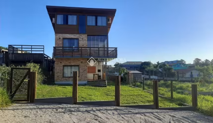 Casa com 3 quartos à venda na Porto Novo, 42, Praia do Rosa, Imbituba, 122 m2 por R$ 890.000