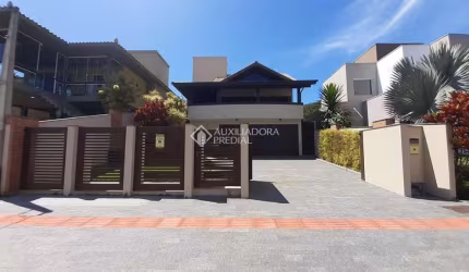 Casa com 2 quartos à venda na Joaquina Abreu De Araújo, 70, Centro, Garopaba, 177 m2 por R$ 2.190.000