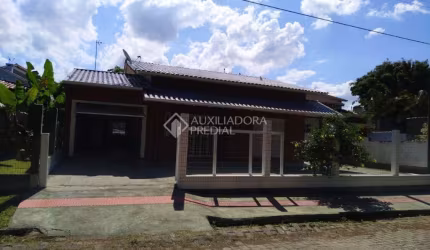 Casa com 3 quartos à venda na BATISTA PACHECO PEREIRA, 734, Centro, Garopaba, 168 m2 por R$ 1.180.000