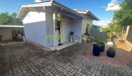 Casa com 2 dormitórios e piscina, Encosta do Sol