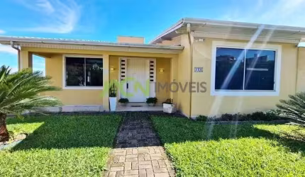 Casa com 4 dormitórios, no bairro Ouro Branco. 340,00m² construído, terreno com 858,00m²