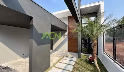 Casa Plana com 3 dormitórios sendo uma suite no centro de Estância Velha