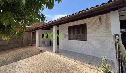Terreno com 452,40 m² no bairro Floresta, com 2 Casas