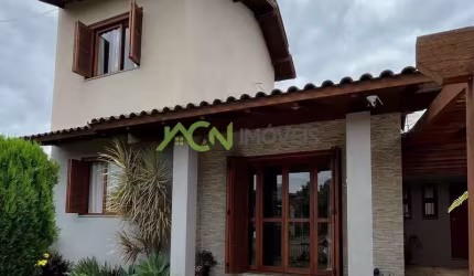 Casa com três dormitórios no bairro Sol Nascente