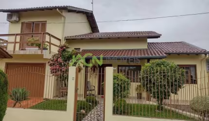 Casa Sobrado com 3 dormitórios, no centro de Estância Velha.