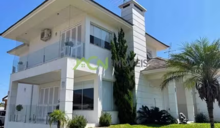 Casa com 3 dormitórios (1 suíte com closet), salão de festas, amplo pátio e acesso para 2 ruas. Bairro Sol Nascente, em Estância Velha.