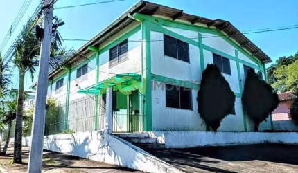 Pavilhão com 4 salas, cozinha, mezanino. 325,60m² construído. Área total: 473,06. Bairro União, Estância Velha