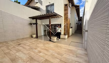 Casa com suíte e closet no bairro Floresta Encantada