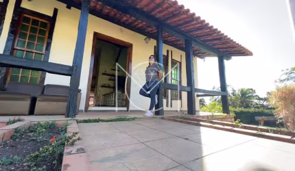 Casa com 03 quartos e poço artesiano no Condomínio Vale do Ouro!
