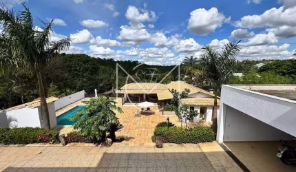 CASA COM PISCINA E SAUNA NO CONDOMÍNIO VALE DO OURO