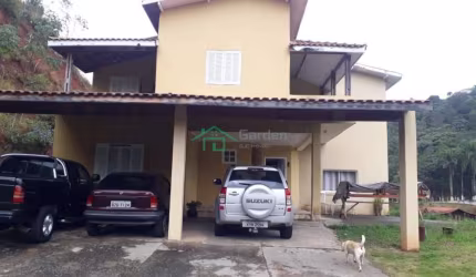 Casa em Condomínio em Freitas