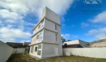 Sobrado em Riviera  -  Matinhos