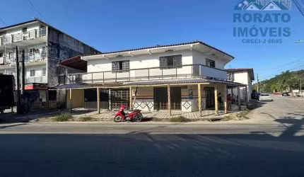 Prédio com Ponto Comercial e Apartamento em  Matinhos