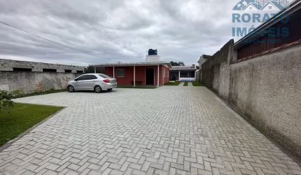 Casa com Piscina e 5 Dormitórios