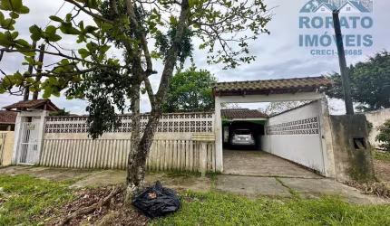 Casa com Amplo Quintal em Praia de Leste -  Pontal do Paraná