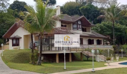 Sobrado a venda no Condomínio Quintal da Flores com 450m²