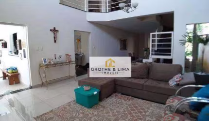 TOR035 - Sobrado c/ 3 dormitórios, 2 suítes, à venda, 217 m² AC, terreno 250m²,excelente local, fácil acesso  centro da cidade, perto de comércio etc.