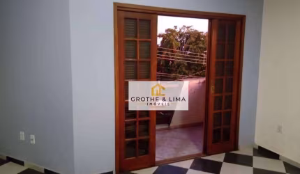 Linda casa térrea com mezanino e piscina em Taubaté.