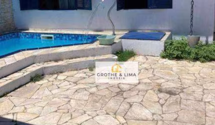 Casa com piscina próximo a praia de Martim de Sá
