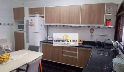 Sobrado com 3 dormitórios à venda, 132 m² por R$ 488.000 - Chácara do Visconde - Taubaté/SP