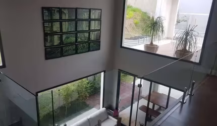 Excelente sobrado  à venda no Condomínio Verana em SJC-SP.