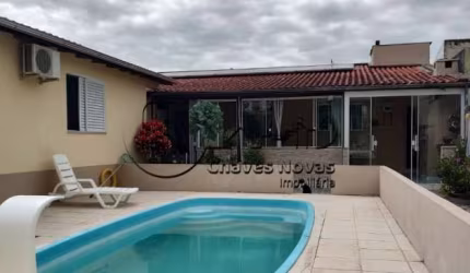 Casa com 4 quartos à venda no Forquilhas, São José  por R$ 690.000